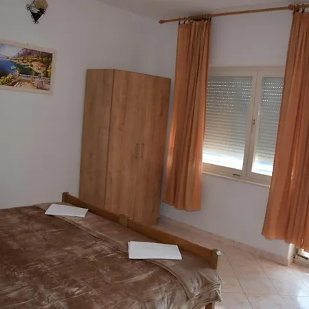 Delfin Starigrad-Paklenica